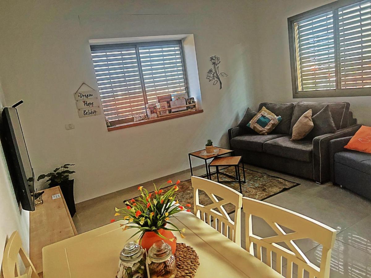 Apartamento הפינה של טלי בנהריה - אירוח וספא בריאות מחומם Exterior foto